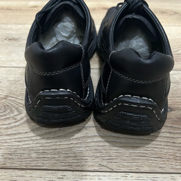 New in box Steve Madden Menlow black loafers with detailed white stitching, 9.5. - Picture 13 of 16